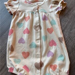Carter’s Valentine Heart Patterned Baby Romper NWOT 12 Month